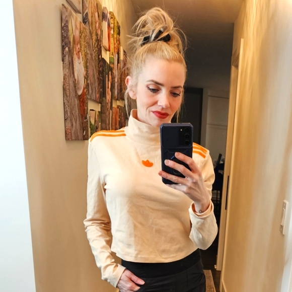 NEW 🍑 adidas Cropped Tight Fit Metallic-Stripe Long Sleeve Tee - SIZE L - Picture 1 of 13